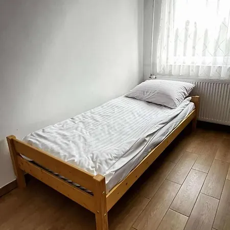 S8 Hostel *